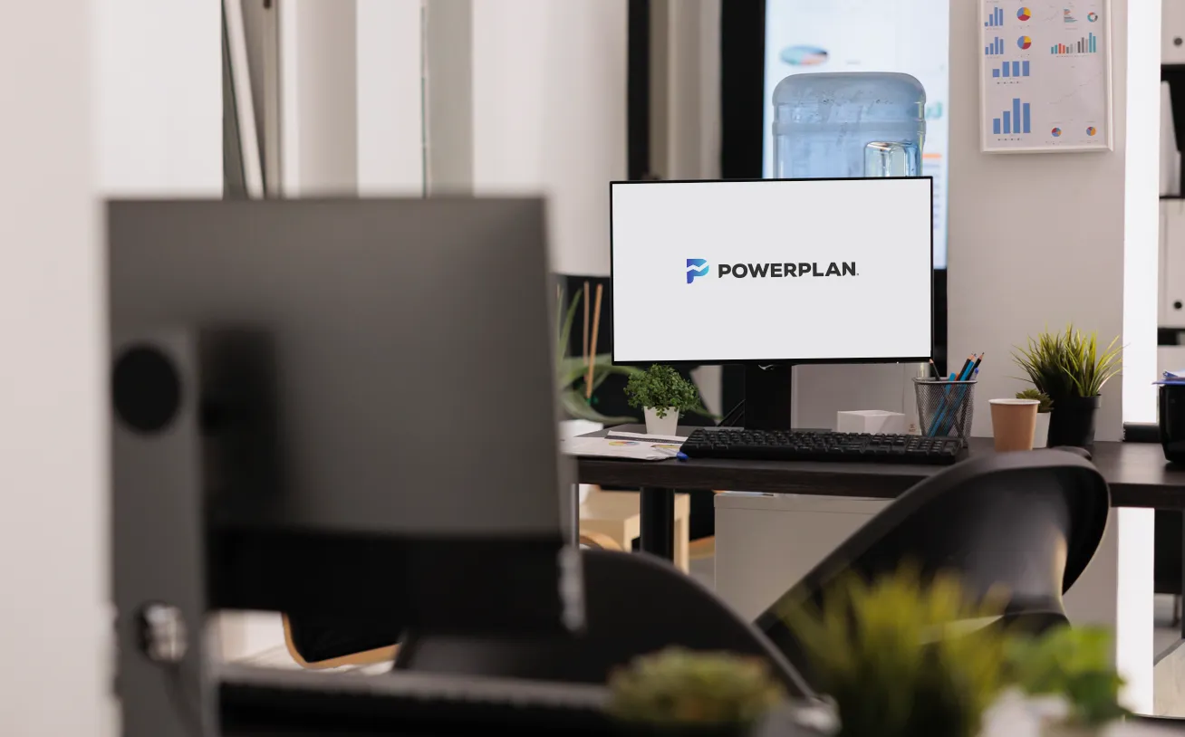 Monitor showing a PowerPlan Logo